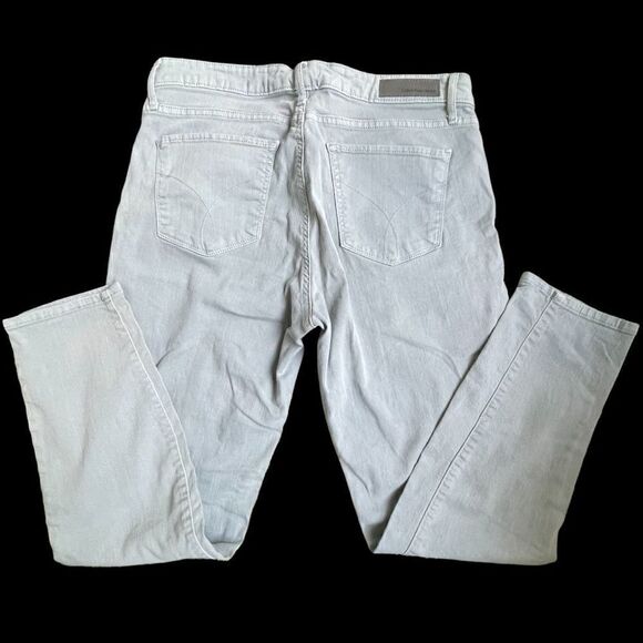 Calvin Klein cropped skinny jeans size 10. - Picture 3 of 4
